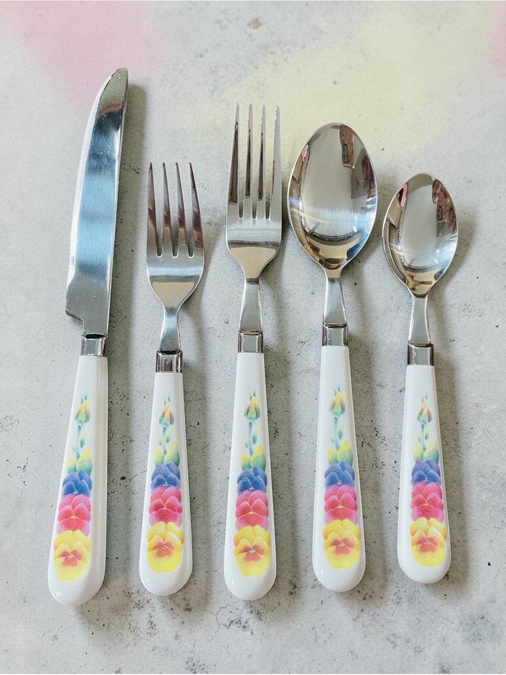 White Floral Handle 8-piece Cutlery Set - Pink, Blue & Yellow pansies